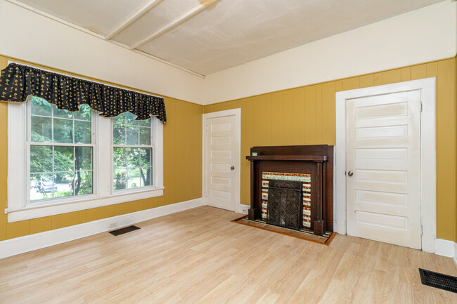 Building Photo - 3224 Garden Dr