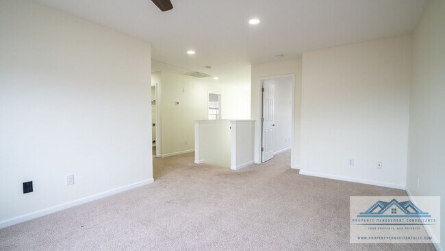 Building Photo - 102 Millbury Way