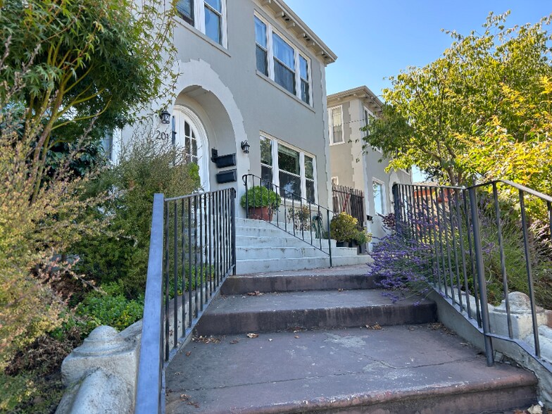 Primary Photo - 203 Howard St