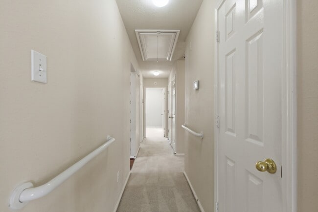 Building Photo - 18014 Still Springs Ct