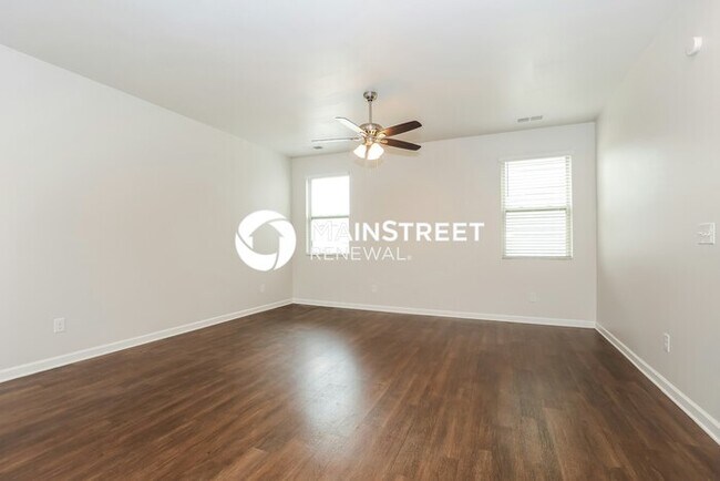Building Photo - 4 Bedroom Pet-Friendly Home in LEBANON, TN with Main Street Renewal