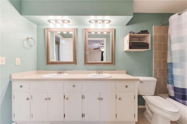 Building Photo - 3 Bed 1 Bath 1 Car in Bethany, OK PC Schools