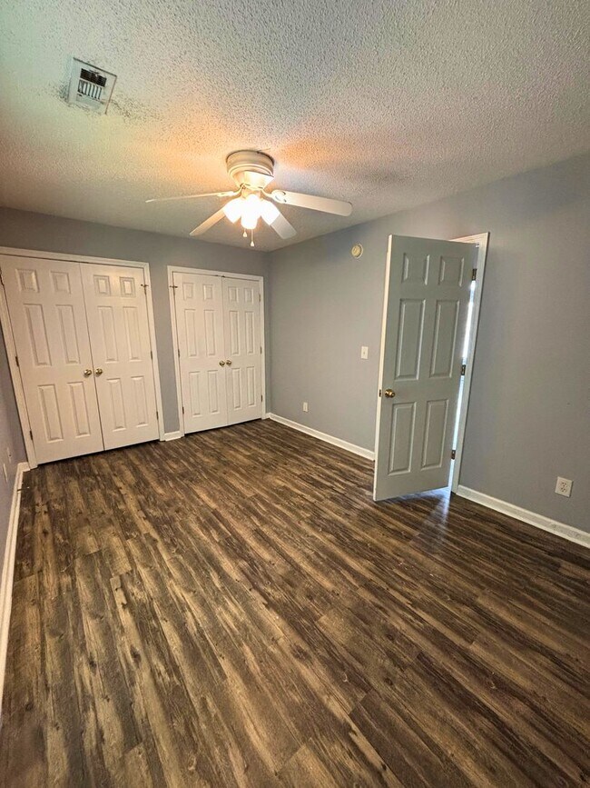 Building Photo - 216 Springfield Cir