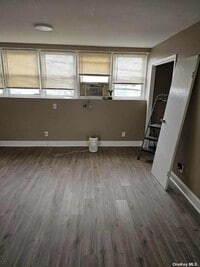 Building Photo - 524 Merrick Rd