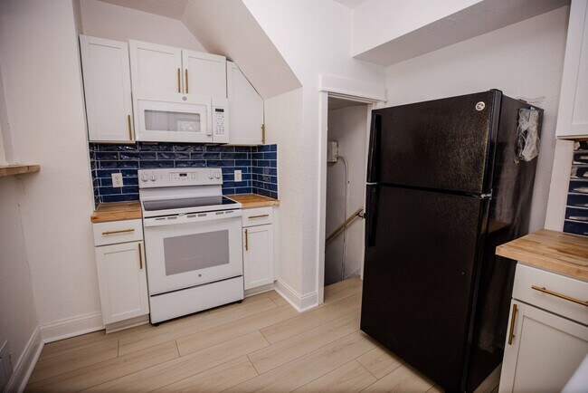 Building Photo - Remodeled three bedroom home available for rent!