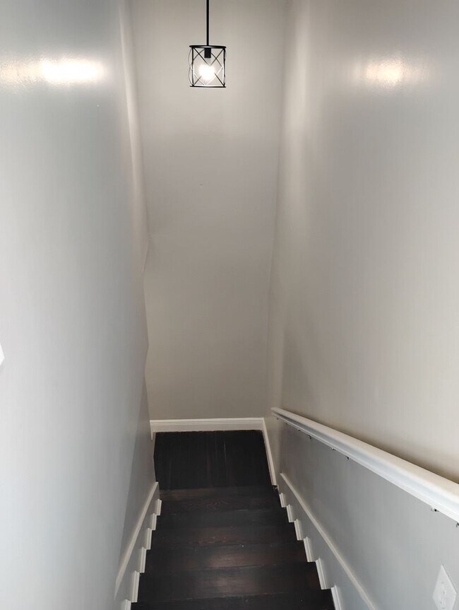 Building Photo - Spacious. Stylish. Short-Term Lease Perfection