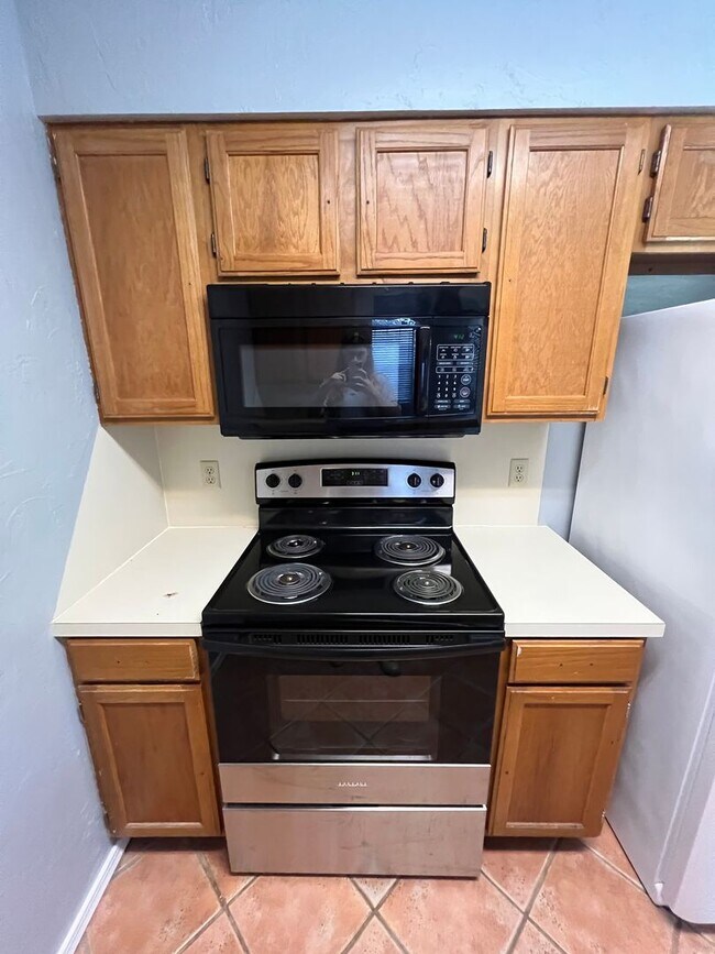 Building Photo - 2 bed/2 bath condo near the OU Campus