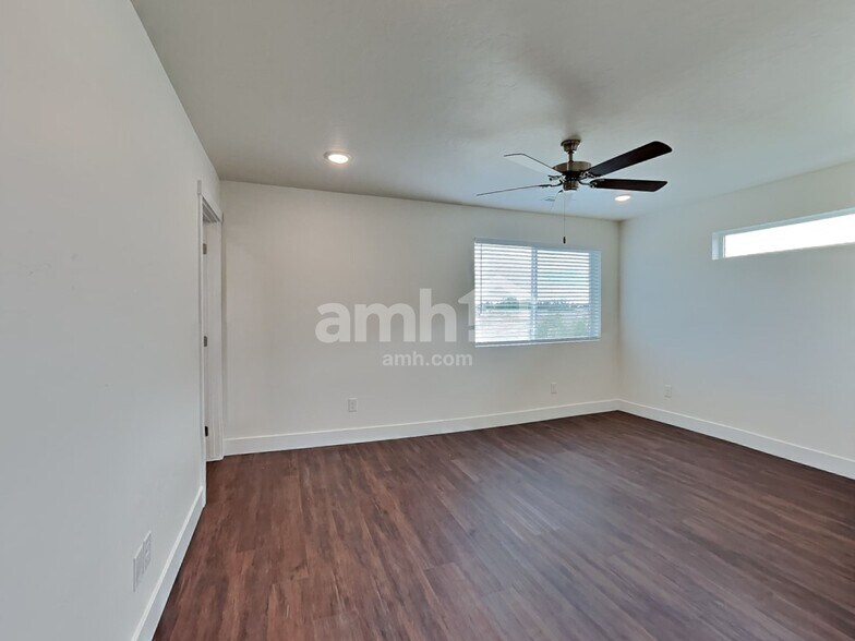 Building Photo - 1320 Alderleaf Ave