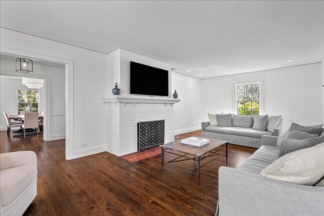 Building Photo - Manor Woods 5 Bedroom 2.5 Bathroom Colonial Home