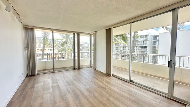 Primary Photo - SPACIOUS 2 BED/2 BATH/1 PRKG, Washer/Dryer...