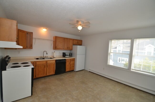 Building Photo - 99 W Wyoming Ave