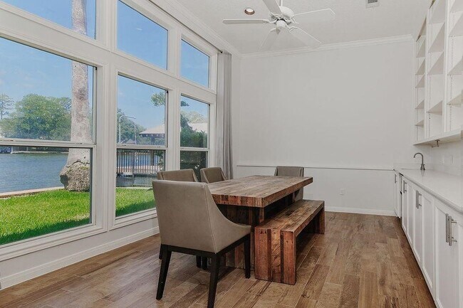 Building Photo - 12374 Lake Vista Dr