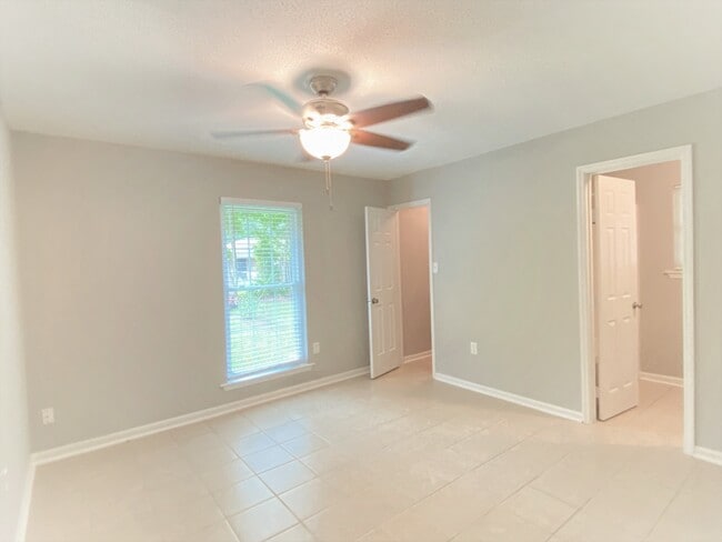 Building Photo - 25 Davidson Ave