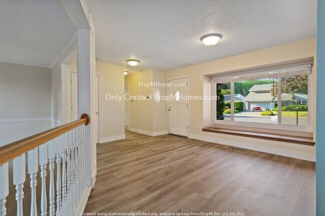 Building Photo - Spacious Three Bedroom Home in Desirable Charbonneau!