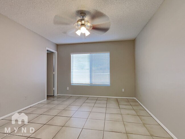 Building Photo - 11110 W Glenrosa Ave