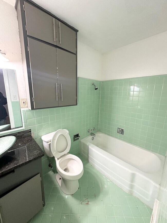 Building Photo - 3 Bedroom 2 Bathroom Ready to Rent