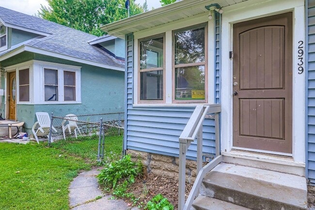 Building Photo - 2939 Russell Ave N