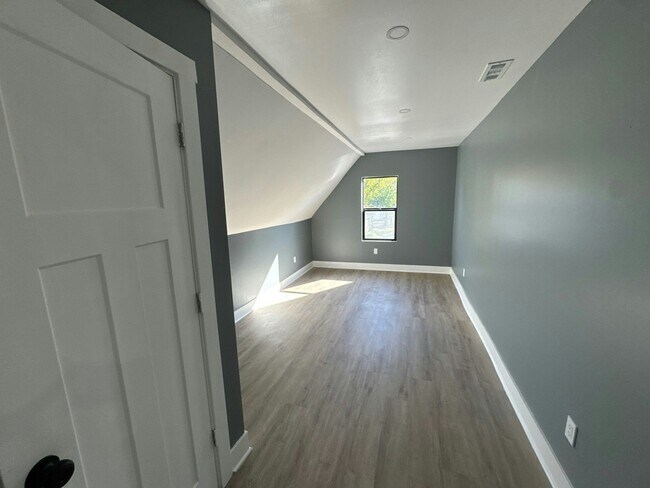 Building Photo - 1342 Edgemont Ave