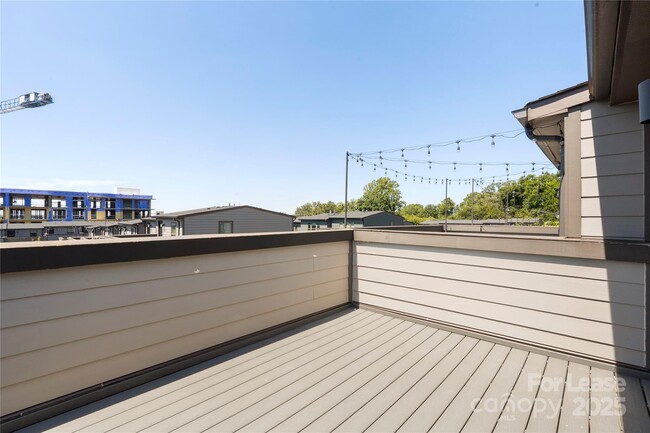 Building Photo - 128 Music Hall Wy