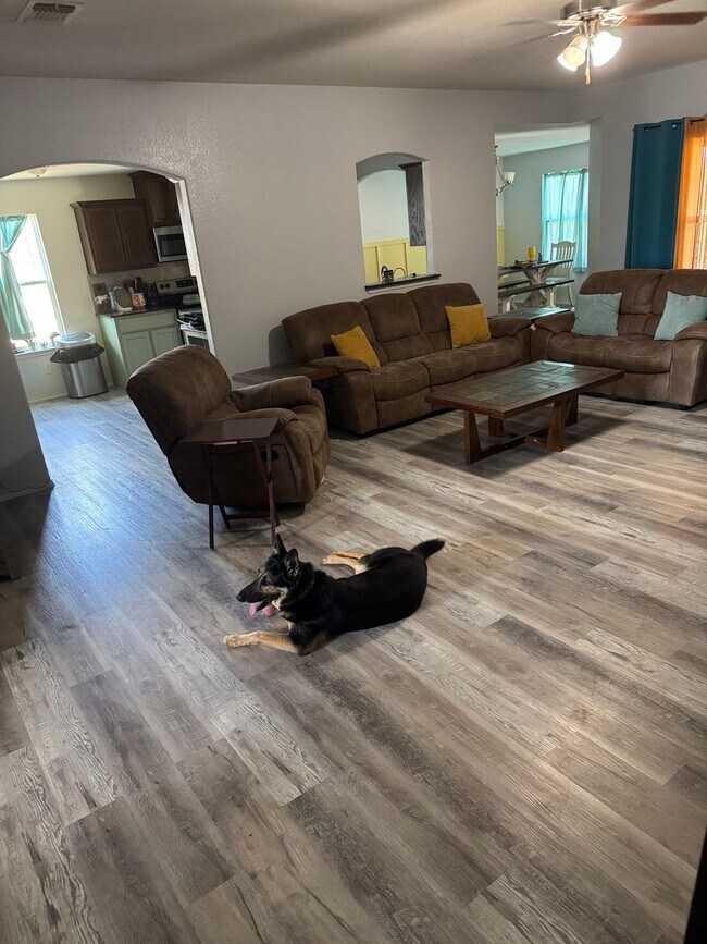 Building Photo - 5 bedroom Home in Copperas Cove