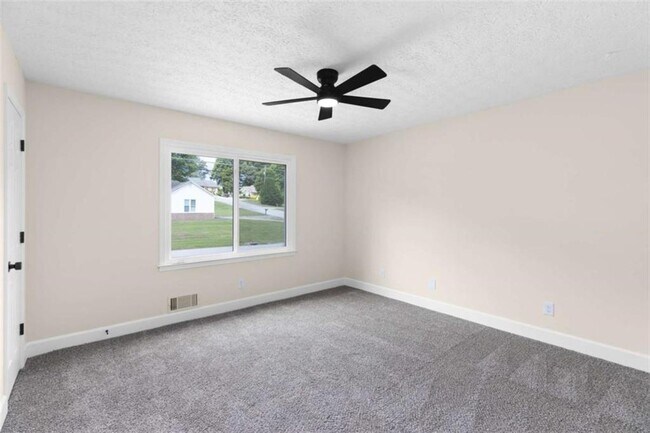 Building Photo - 2250 Ridge Forest Dr