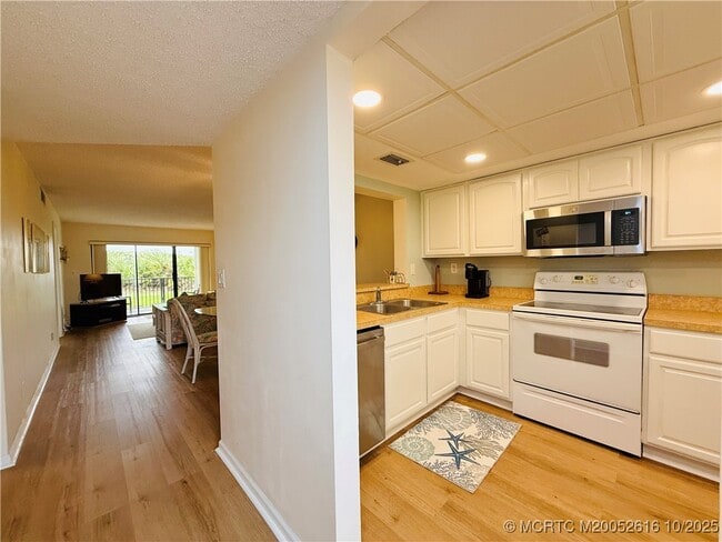 Building Photo - 9490 S Ocean Dr