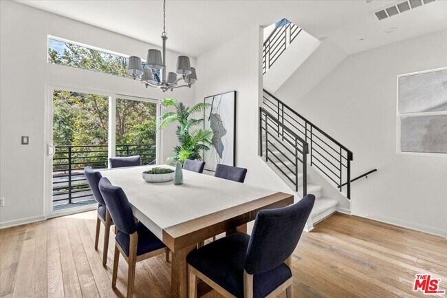 Building Photo - 13027 Bluff Creek Dr
