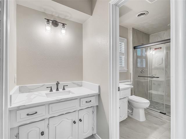 Building Photo - 7608 Meadow Oaks Dr