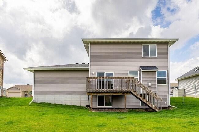 Building Photo - ALTOONA GEM!! 3 Bedroom, 2 Bathroom Home in Altoona!