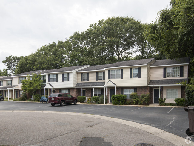 Building Photo - Hunters Trace Townhomes