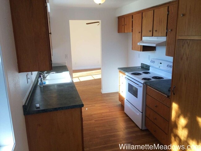 Building Photo - Magnificent 3 Bedrooms, 2 Bathrooms House ...