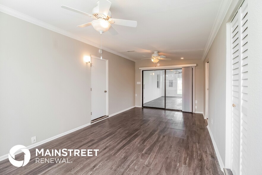 Building Photo - 2141 Ridge Dr