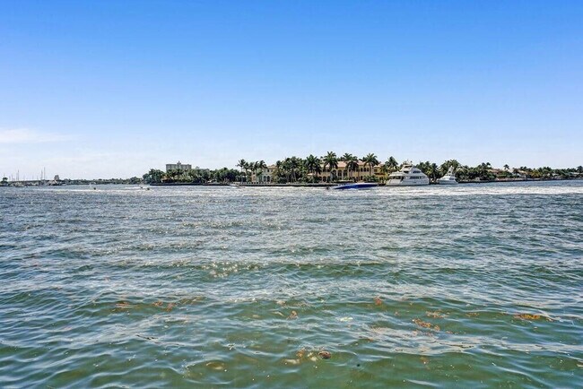 Building Photo - 2908 Bayshore Dr