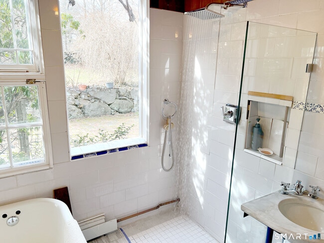 Building Photo - 32 West Ave