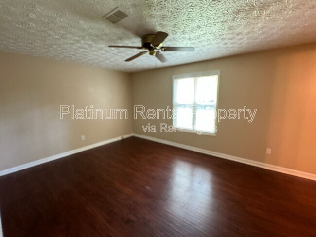 Building Photo - 2270 Turtle Club Dr NE