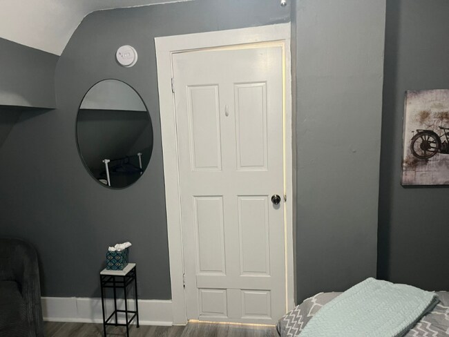 Building Photo - 207 New York St