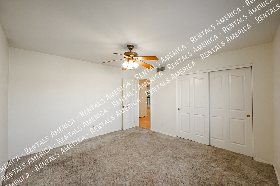 Building Photo - 5839 W Beryl Ave