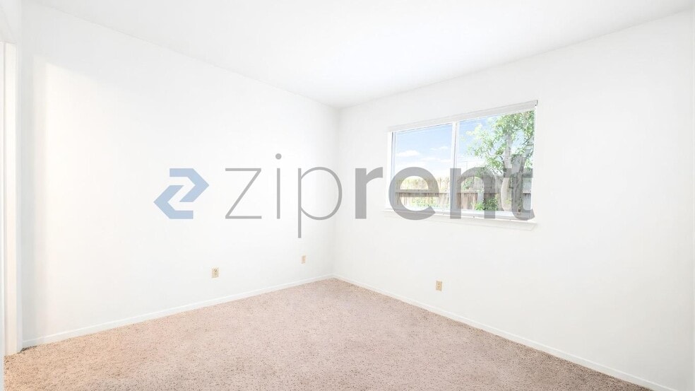 Building Photo - 9588 N Boyd Ave