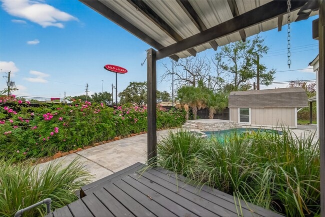 Building Photo - 717 W 30th St