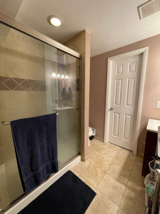 Building Photo - 3153 Eastwood Ct