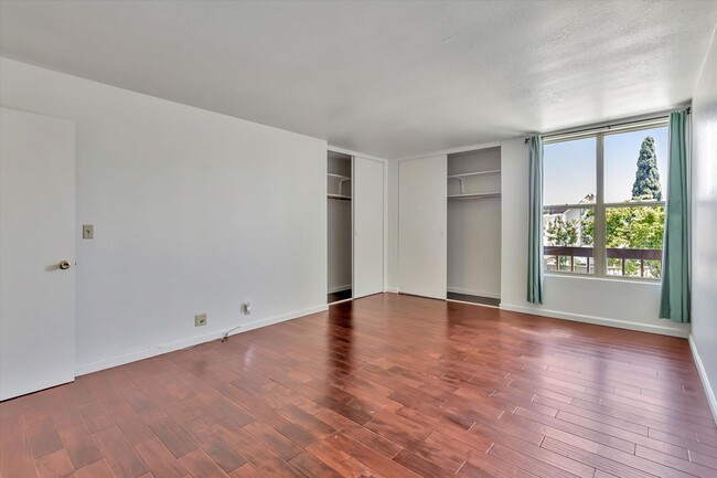 Building Photo - Sunnyvale Gem with Sleek Finishes & Though...