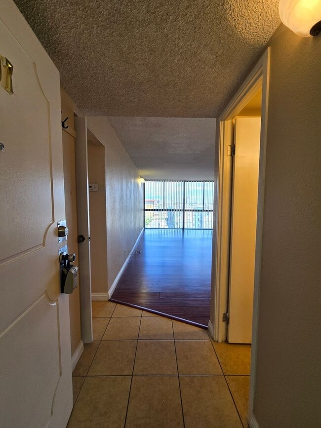 Building Photo - 2 Bedroom Condo at the Wimbledon Tennis Club Community