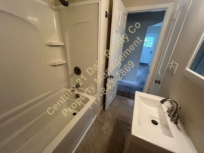 Building Photo - 3 BR, 1.5 baths in Central School District