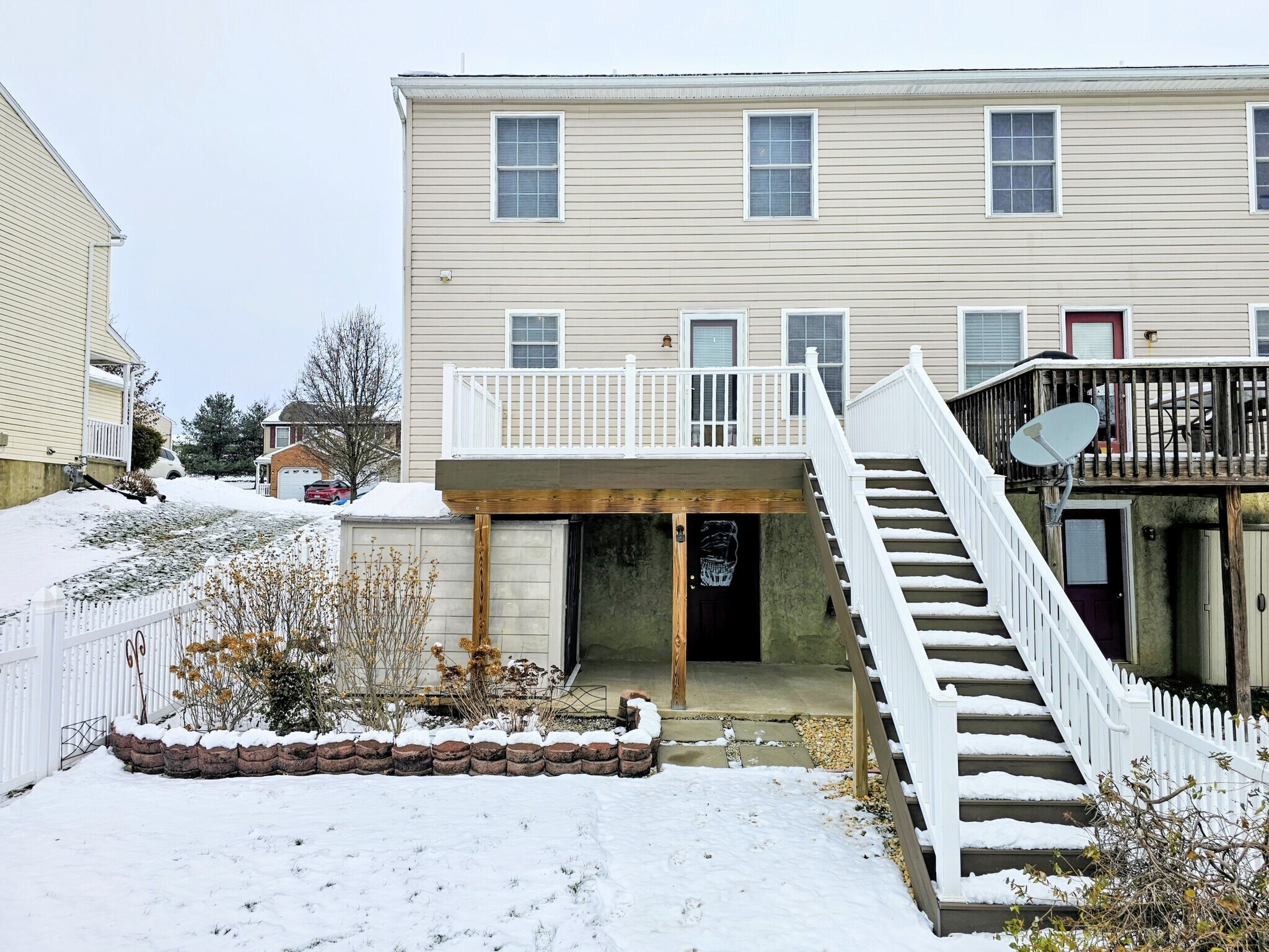 Building Photo - 42 Beverly Dr