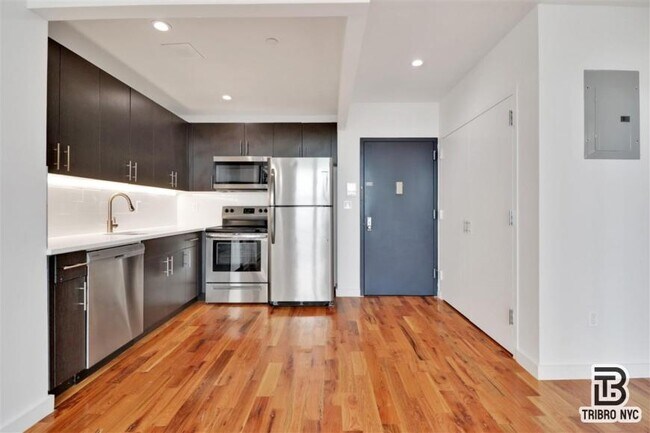 Building Photo - 2 bedroom in Brooklyn NY 11233