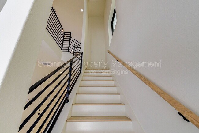 Building Photo - 1803 Dunlavy St