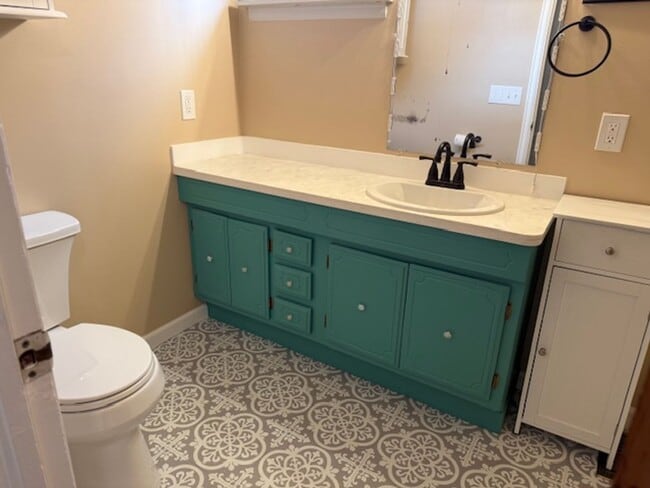 Building Photo - Perfect Old Colorado City 2 Bedroom