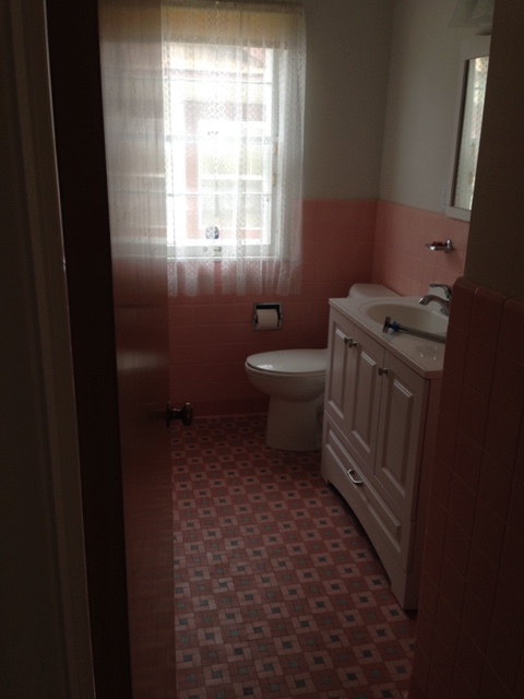 bathroom - 3528 Blaisdell Ave