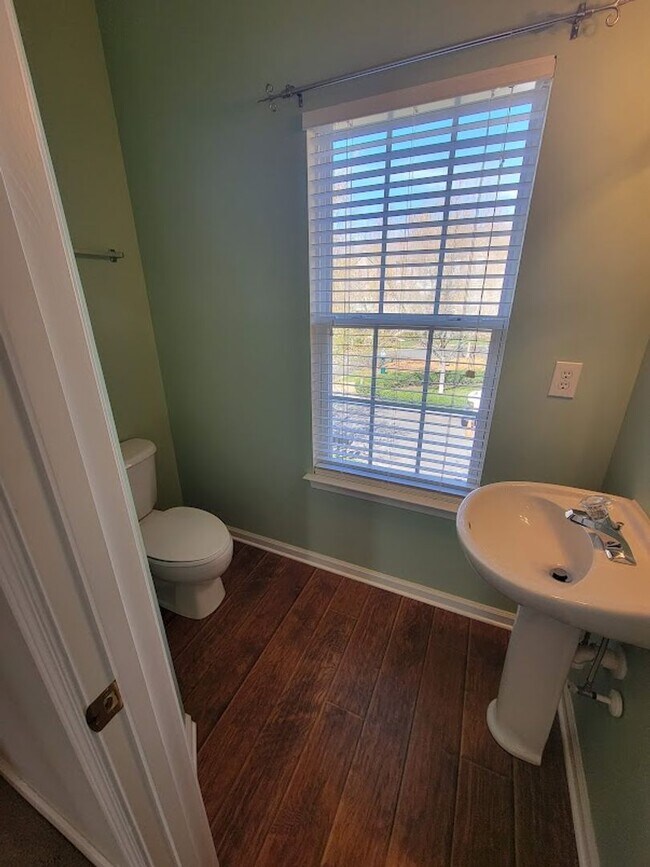 Building Photo - Huntersville Townhouse located in Rosedale!