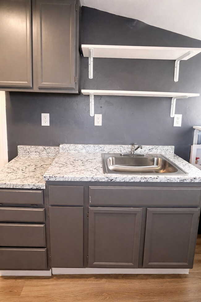 Building Photo - 531 Lander St